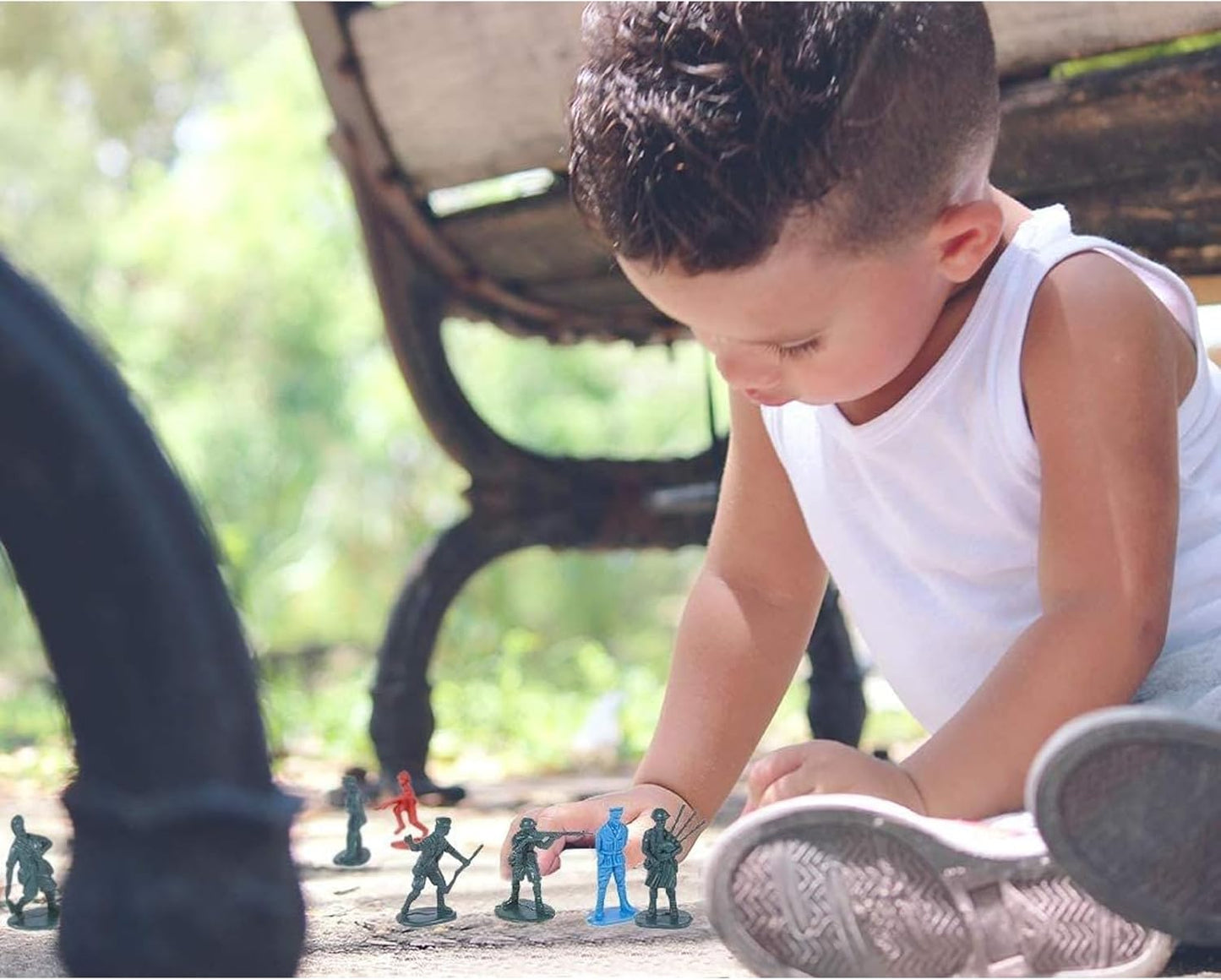 "200-Piece Miniature Army Men Playset with Bucket"
