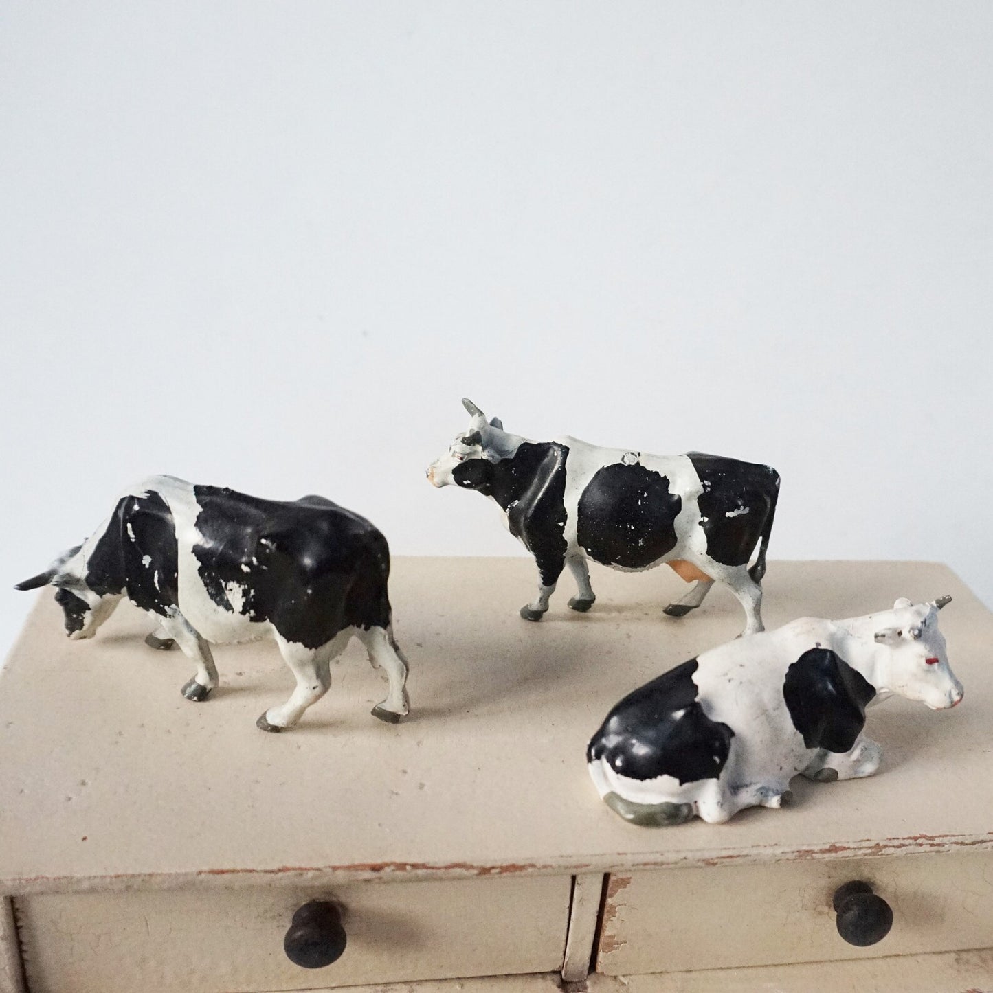 Britains Holstein Dairy Cows Heifers Farm Figure Set