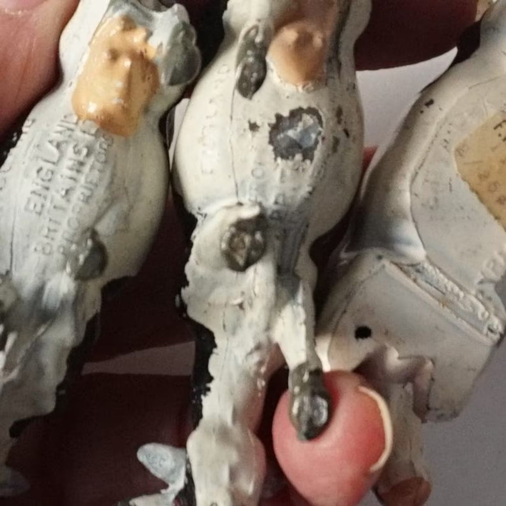 Britains Holstein Dairy Cows Heifers Farm Figure Set