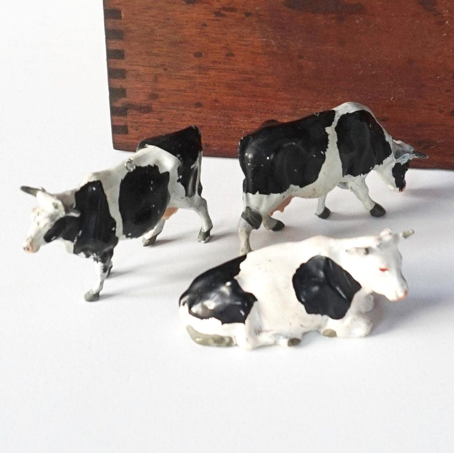 Britains Holstein Dairy Cows Heifers Farm Figure Set